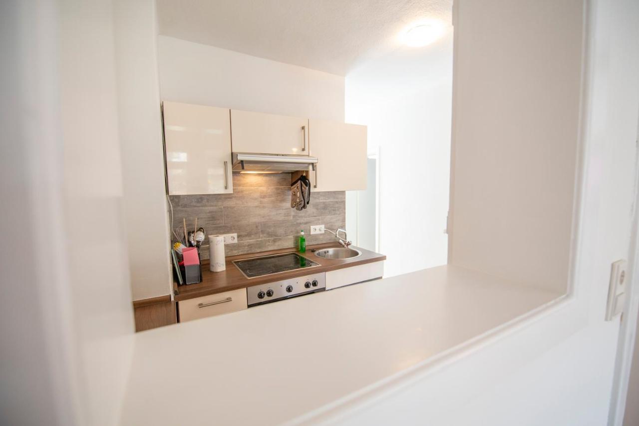 Schöne Ferienwohnung mit kleiner Terasse Klotten Exterior foto