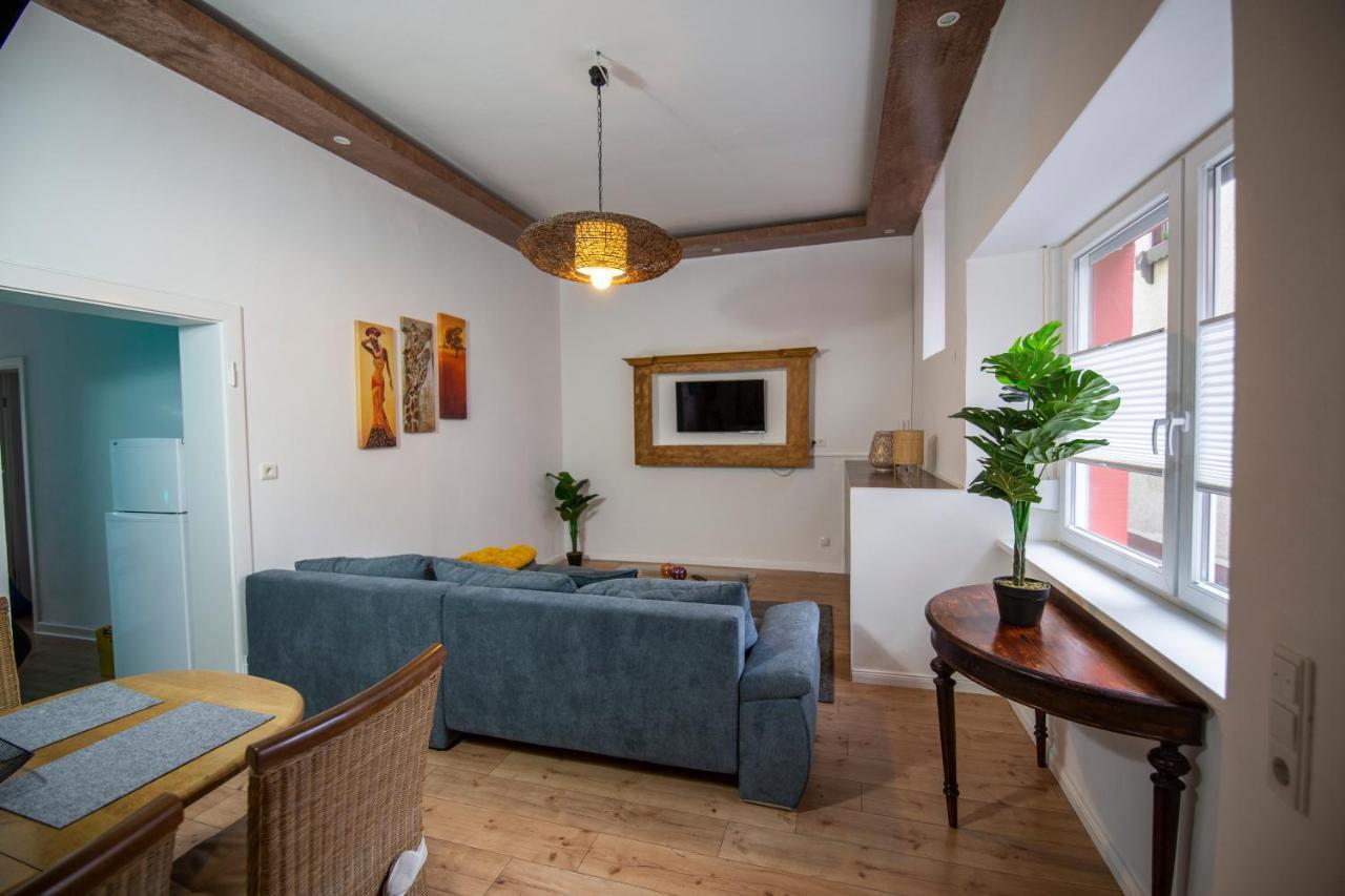 Schöne Ferienwohnung mit kleiner Terasse Klotten Exterior foto