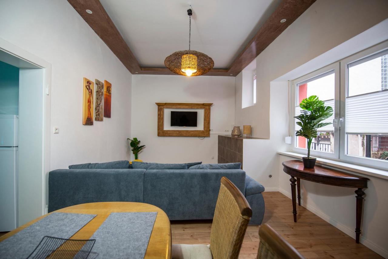 Schöne Ferienwohnung mit kleiner Terasse Klotten Exterior foto