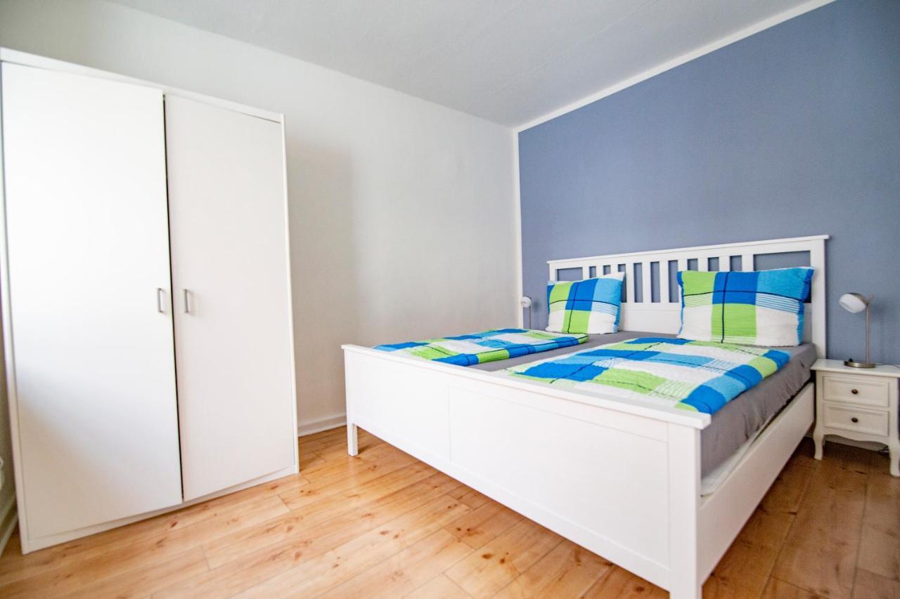 Schöne Ferienwohnung mit kleiner Terasse Klotten Exterior foto
